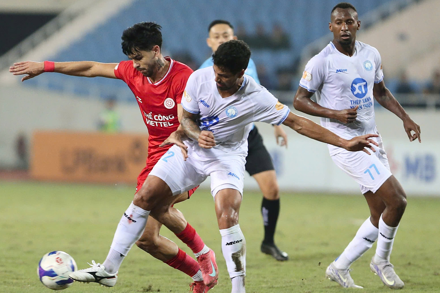 V-League khó lường cuộc đua vô địch