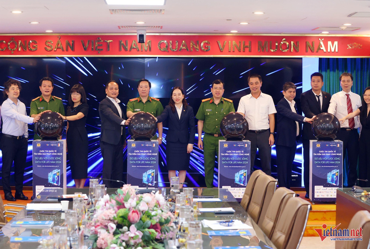 W-cuoc thi 2004 2175.png