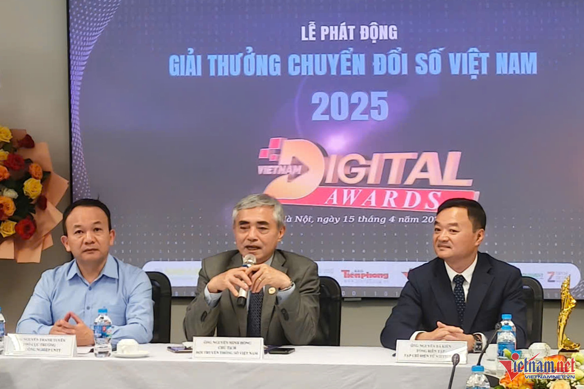 W-giai thuong 02.jpg