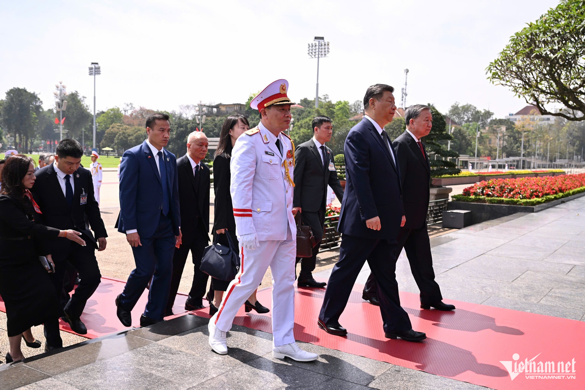 W-viếng lăng Bác 13.jpg