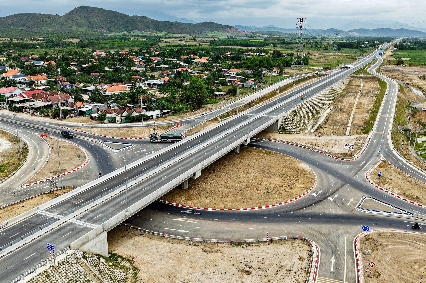 Diện mạo cao tốc Vân Phong - Nha Trang dự kiến khai thác dịp 30/4