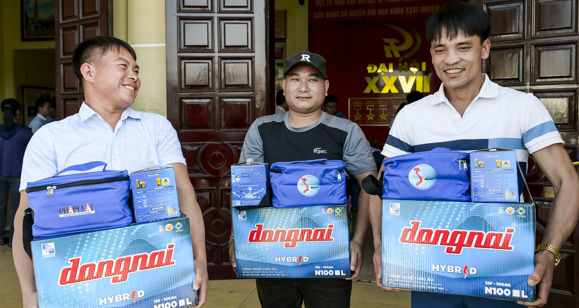 Chung tay cùng ngư dân Nam Định thắp sáng đèn trên biển