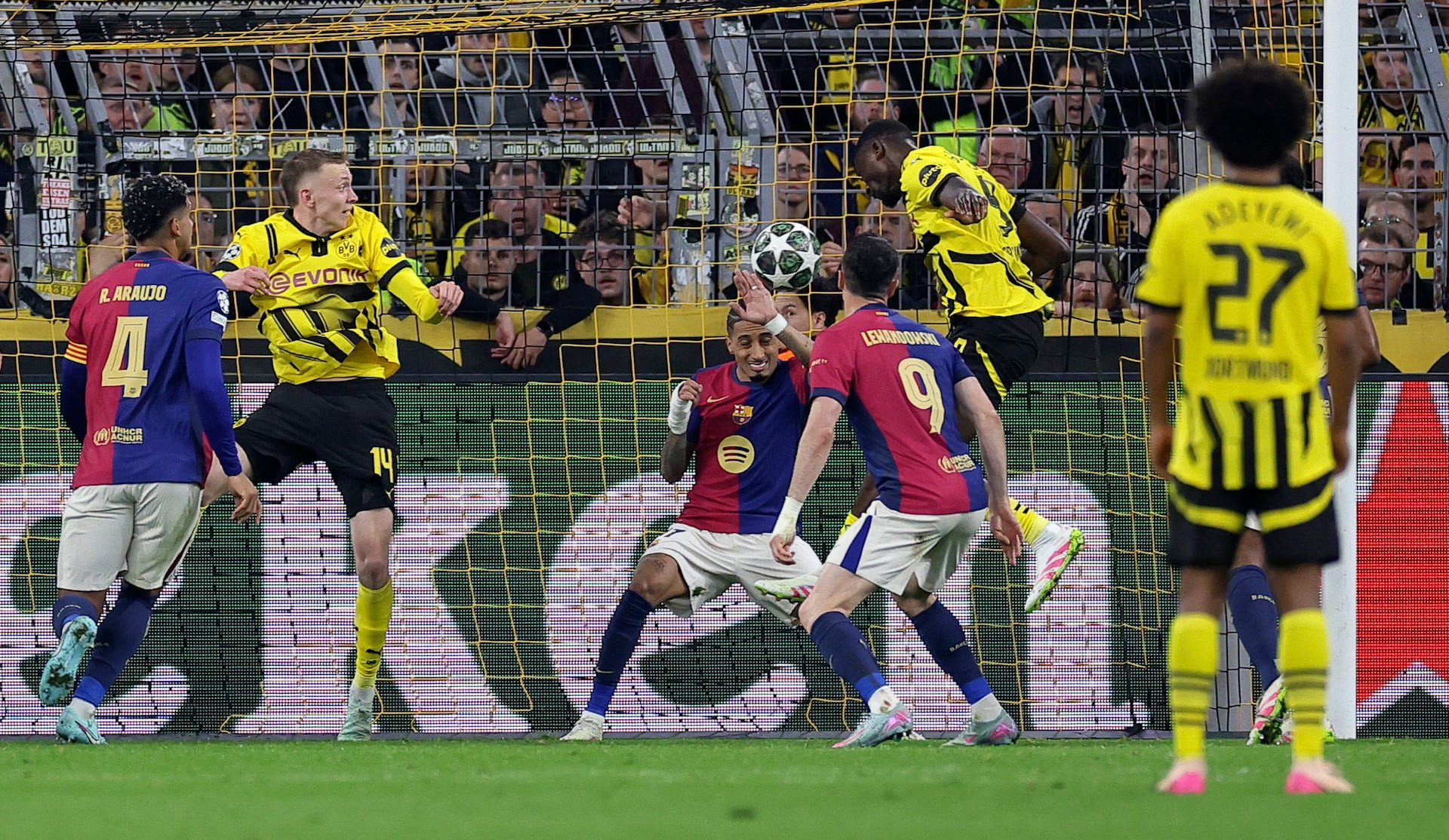 EFE. Guirassy Dortmund Barca.jpg