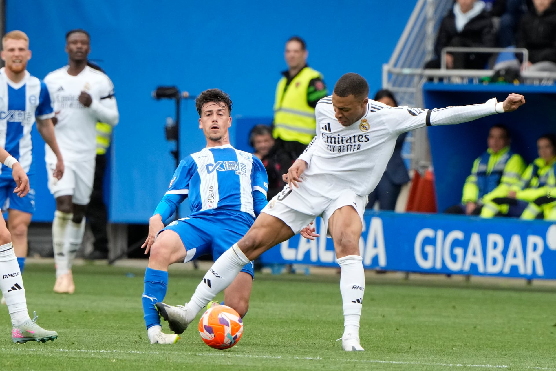 EFE. Mbappe Alaves Real Madrid.jpg