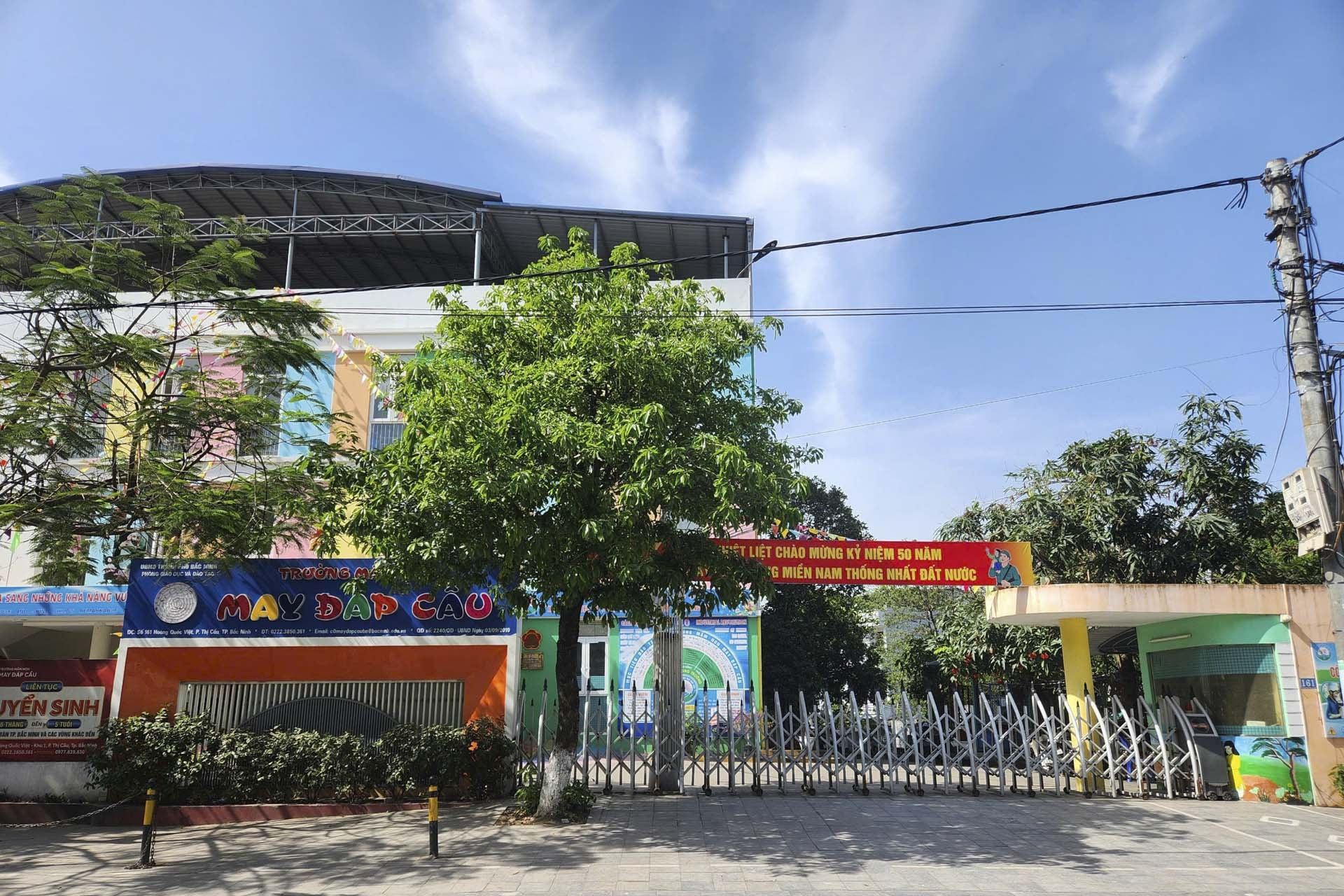 Giáo viên mầm non đưa bé 22 tháng tuổi vào góc lớp đánh liên tiếp