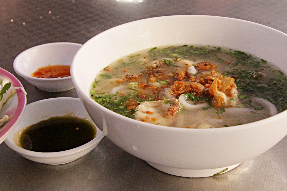 Liên tục được hàng xóm cho 'thức ăn thừa', biết sự thật tôi rưng rưng nước mắt