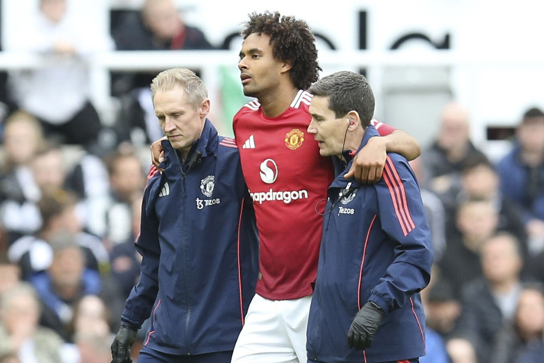 MU tá hỏa nhận tin dữ Joshua Zirkzee