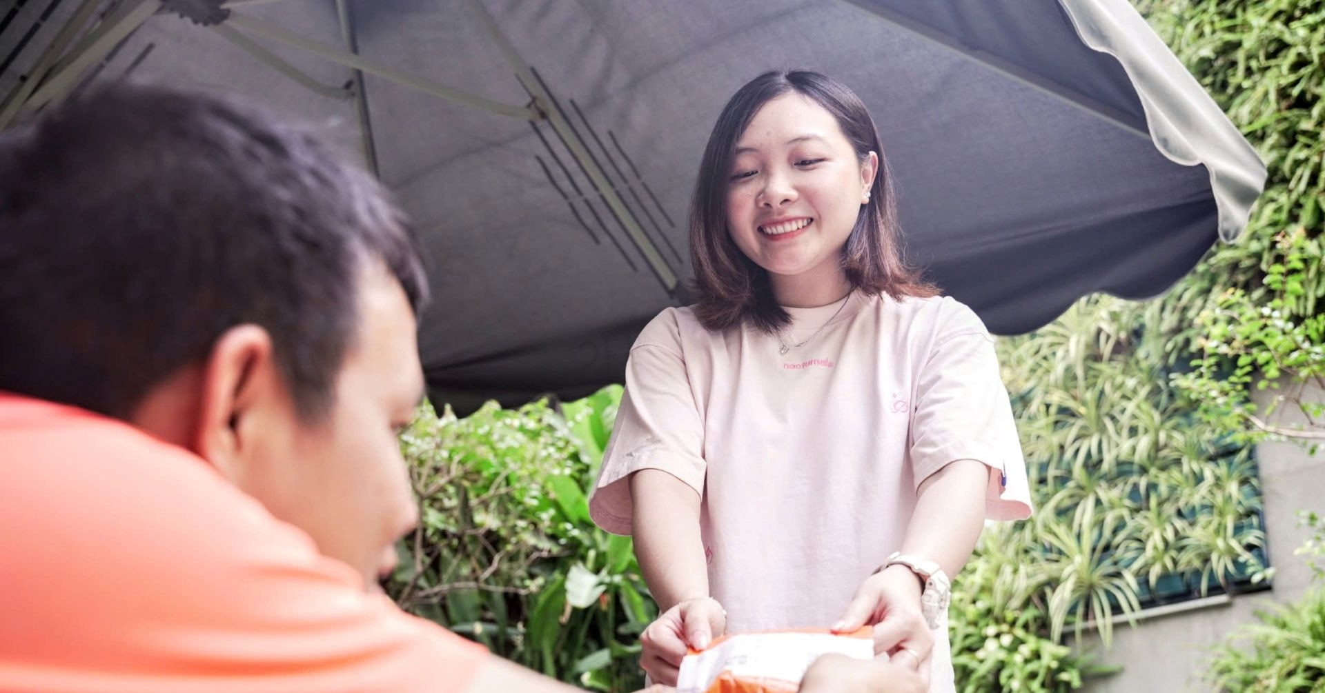 Nhiều lý do khiến người dùng thích mua sắm trên sàn thương mại điện tử