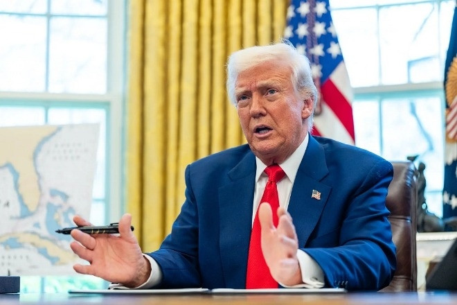 Ông Trump nói Mỹ sẽ tặng tiền và vé máy bay cho những người &amp;apos;tự trục xuất&amp;apos;