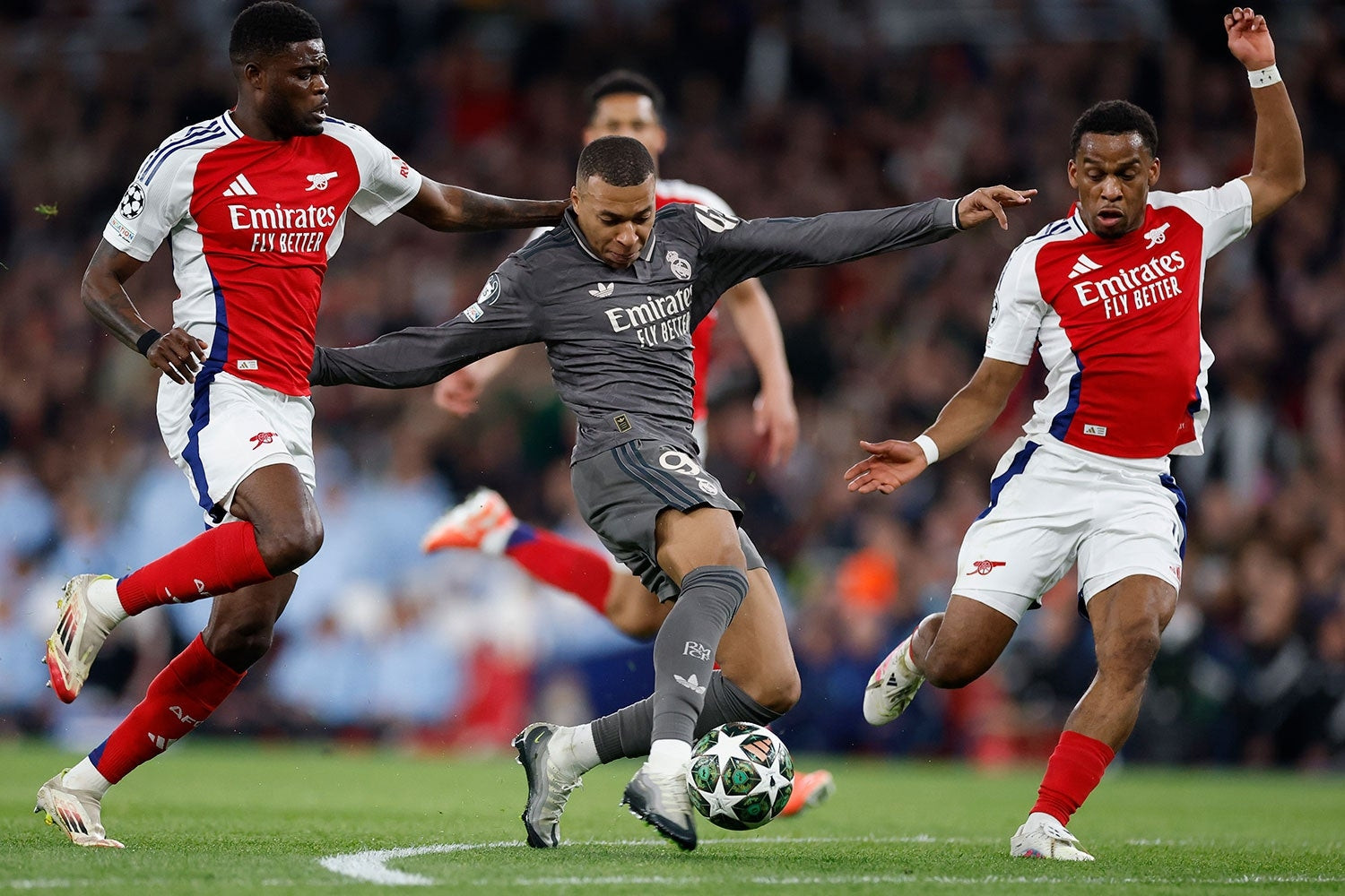 Real Madrid đấu Arsenal: Mbappe quyết học Ronaldo tạo phép màu