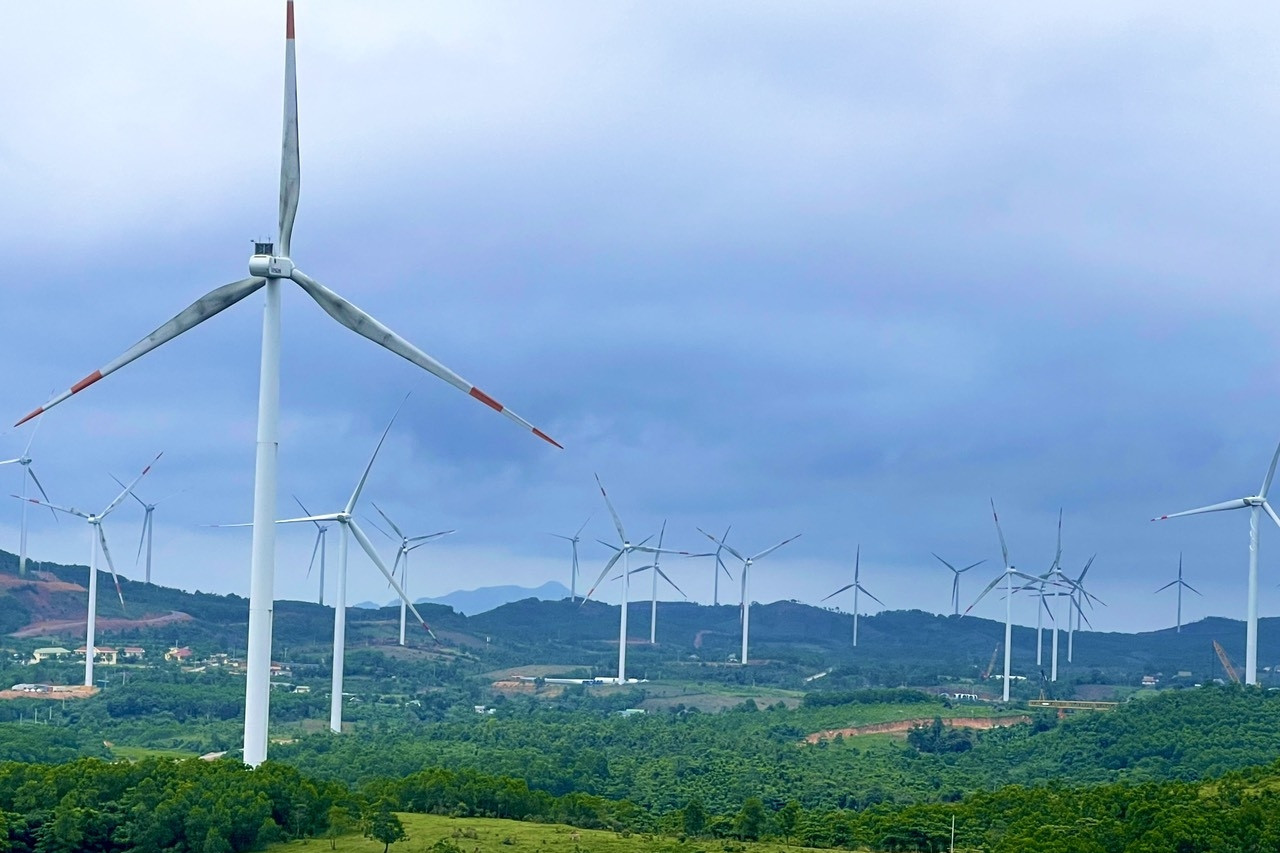 Ưu tiên phát triển điện sạch xuất khẩu sang Singapore, Malaysia