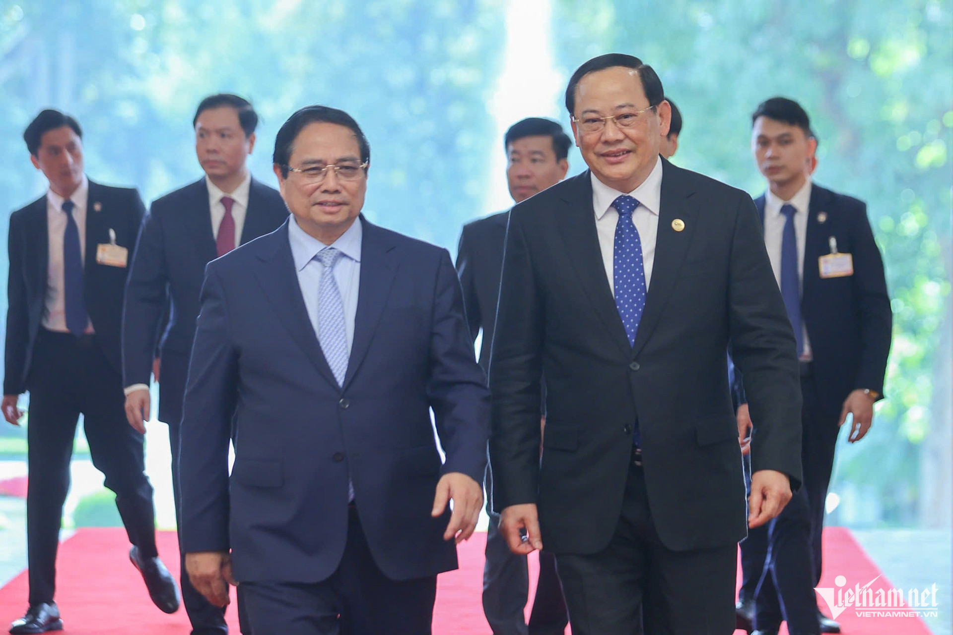 W-Sonexay Siphandone   Pham Minh Chinh 3.jpg