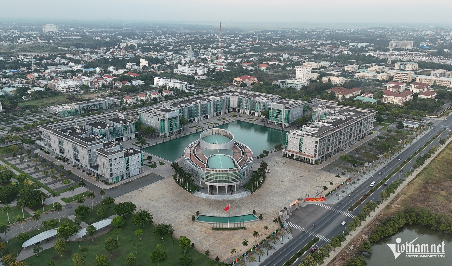 W-trung tâm hành chính tỉnh bà rịa vũng tàu.JPG.jpg