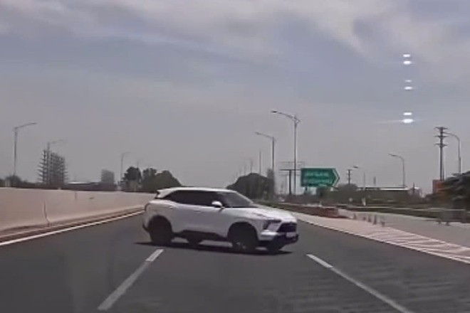 Nữ tài xế lái ô tô ngược chiều trên cao tốc nhận trát phạt 35 triệu đồng