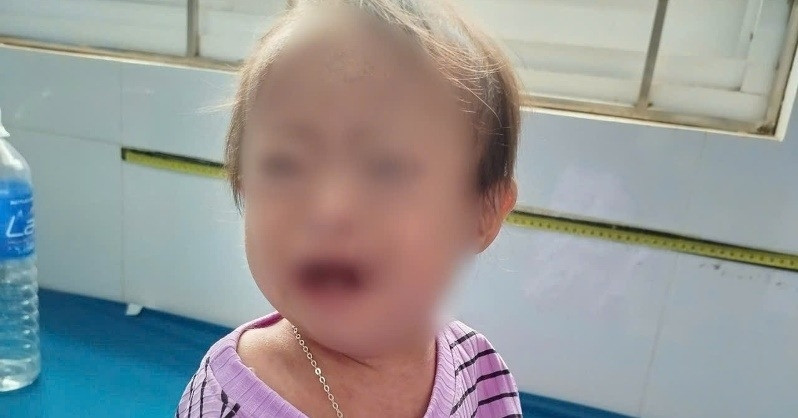Bé gái 9 tháng tuổi bị bỏ rơi cùng lời khẩn cầu 'tìm người nuôi hộ' của người mẹ