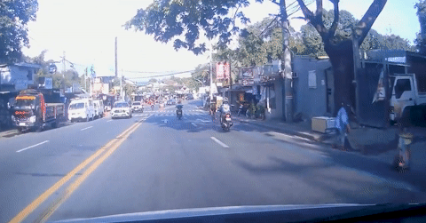 Camera hành trình 'tóm gọn' cảnh cướp điện thoại táo tợn trên đường