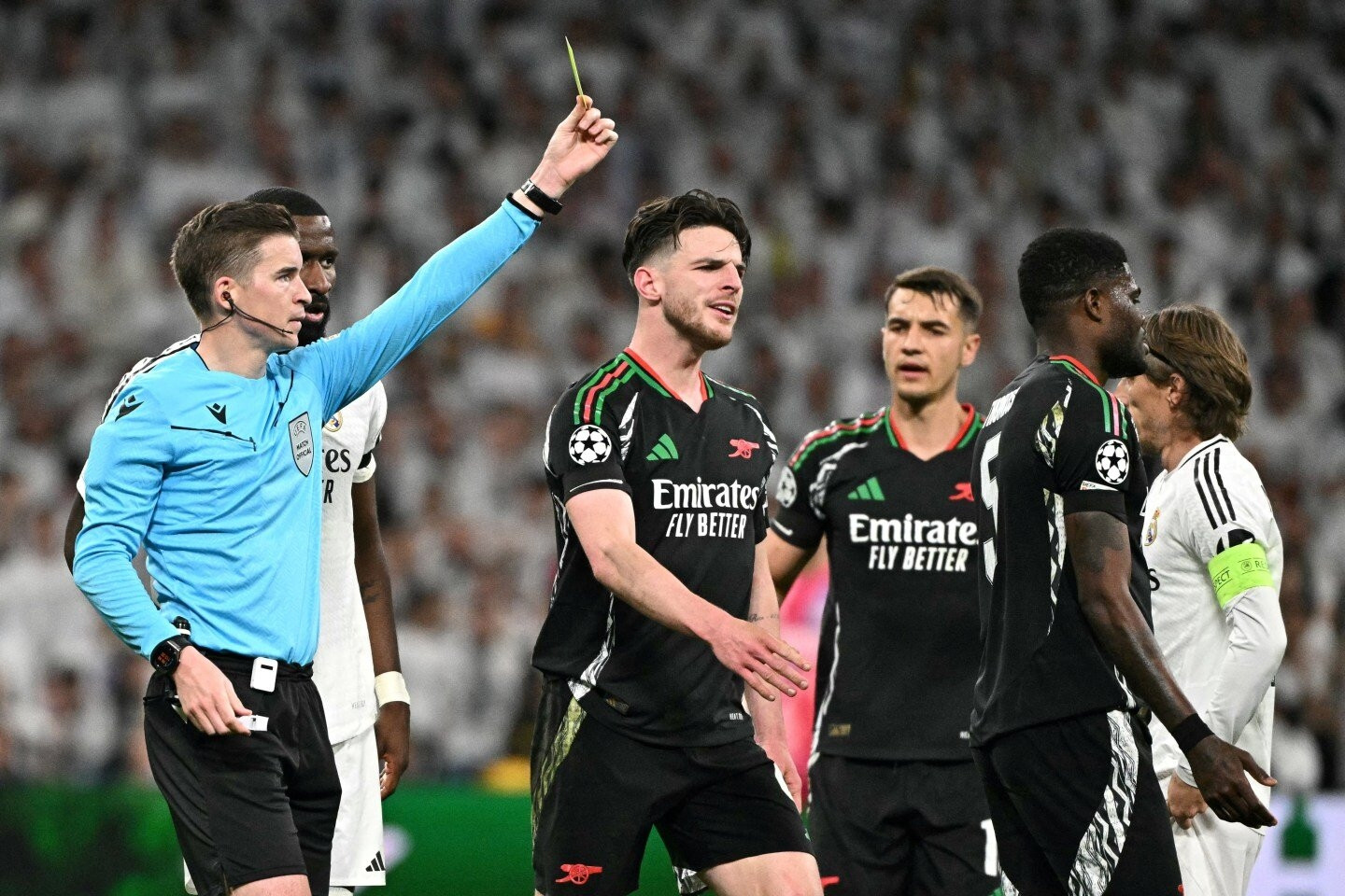 Declan Rice mắng đồng đội xối xả vì hành động dại dột