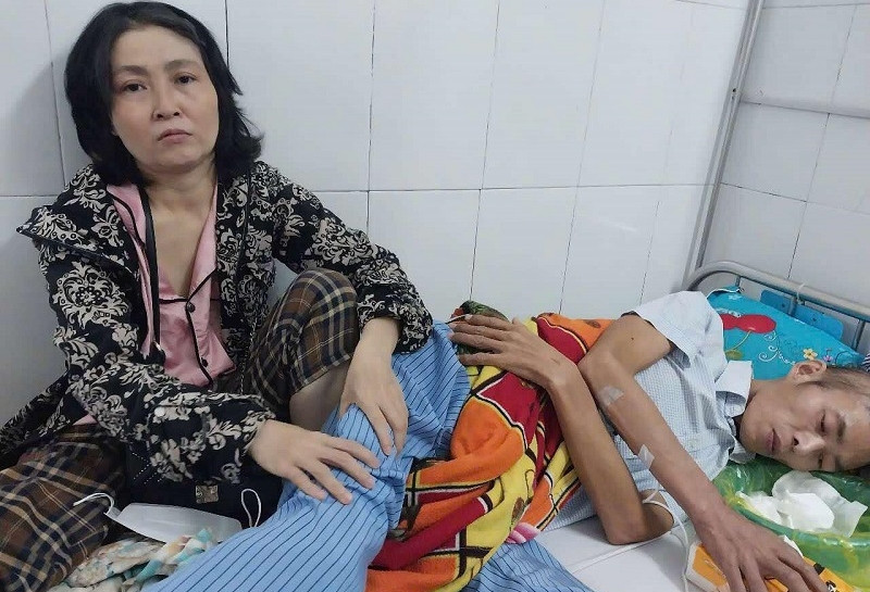Hai vợ chồng cùng mắc ung thư, thế chấp cả nhà cũng không đủ tiền chữa bệnh