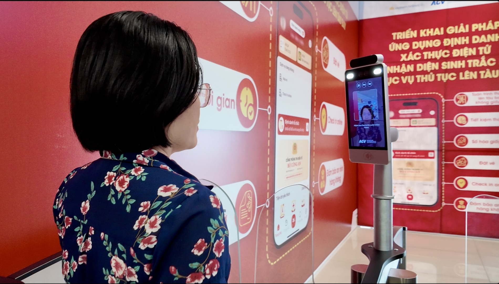 Hệ thống định danh sinh trắc học giúp hành khách làm thủ tục nhanh chóng.jpeg