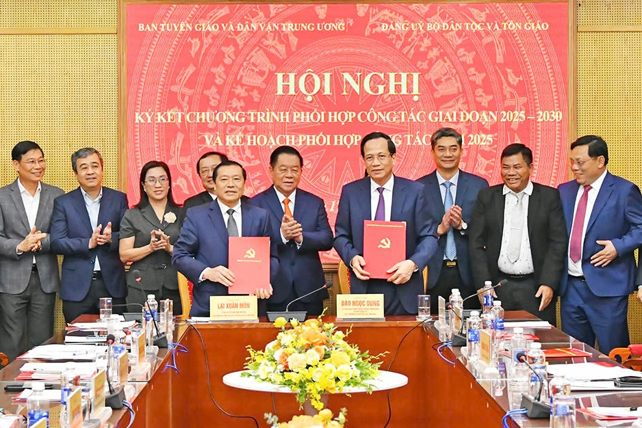 Ký kết chương trình phối hợp công tác dân tộc, tôn giáo giai đoạn 2025-2030