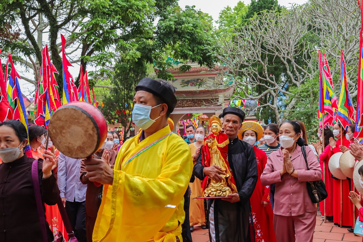 Le hoi den Thanh Mau Tra Co 2.jpg