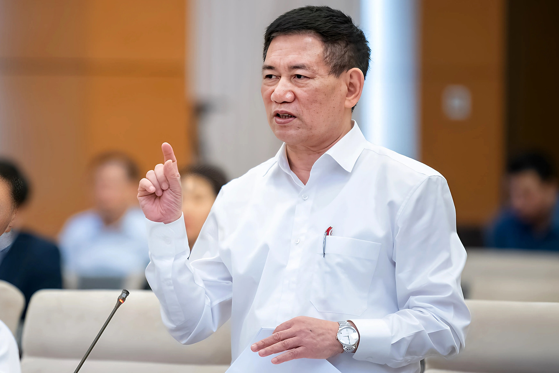 Phó Tổng giám đốc lương 150 triệu còn cán bộ nhà nước cử xuống lương chỉ 25 triệu