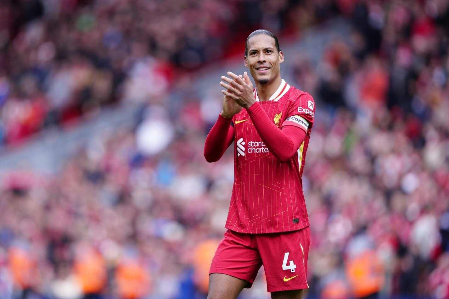 Van Dijk ký mới với Liverpool, hưởng lương cao kỷ lục