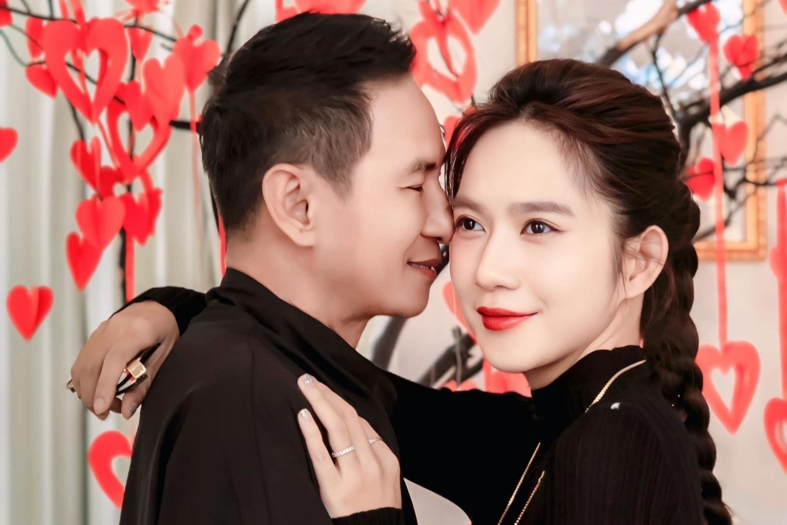 Vợ kém 17 tuổi tiết lộ điều quý hơn cả vàng ở 'đạo diễn nghìn tỷ' Lý Hải