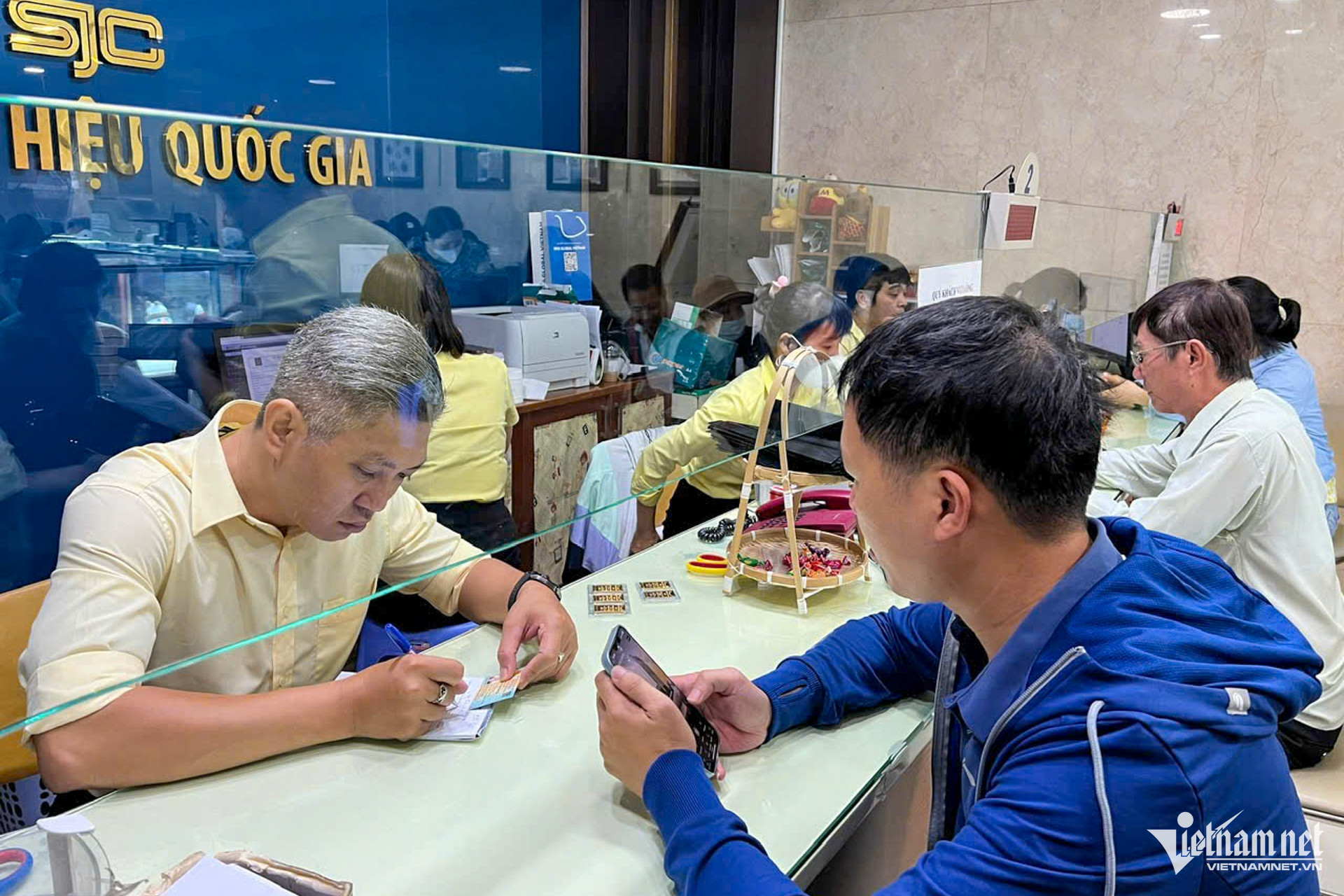 W-vàng TPHCM nguyễn huế 12.jpg