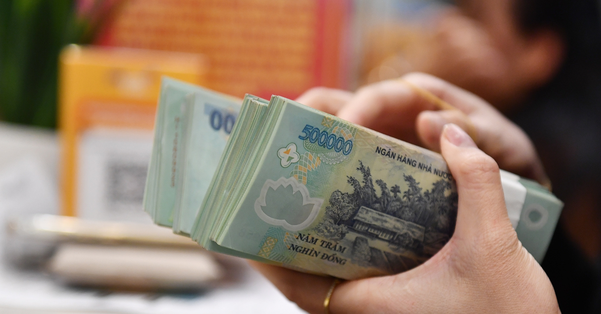 Lãi suất ngân hàng hôm nay 18/4/2025: Nhà băng vội vã tăng lãi suất huy động