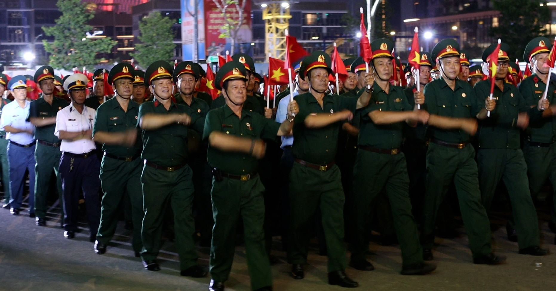 Cựu chiến binh cùng hàng ngàn người miệt mài luyện tập diễu hành cho lễ 30/4
