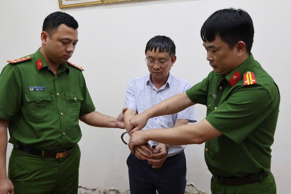 Bắt Phó Giám đốc Trung tâm kiểm định cấp khống chứng nhận an toàn thang máy