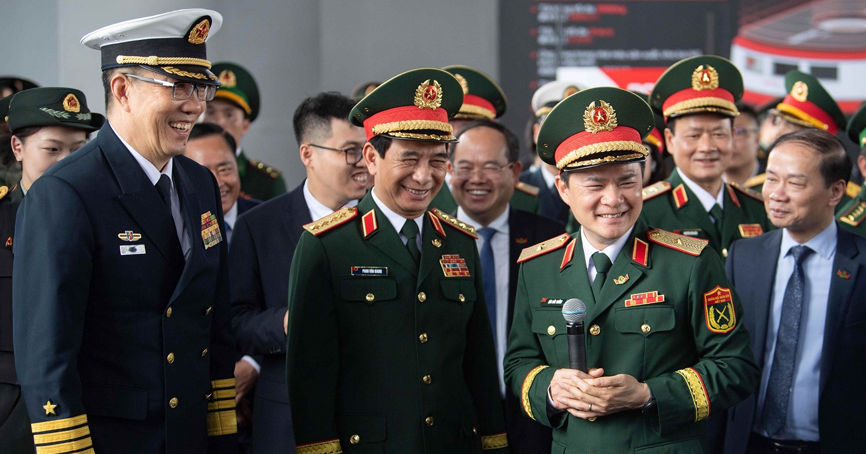 Bộ trưởng Quốc phòng Việt Nam và Trung Quốc thăm công viên logistics Lạng Sơn