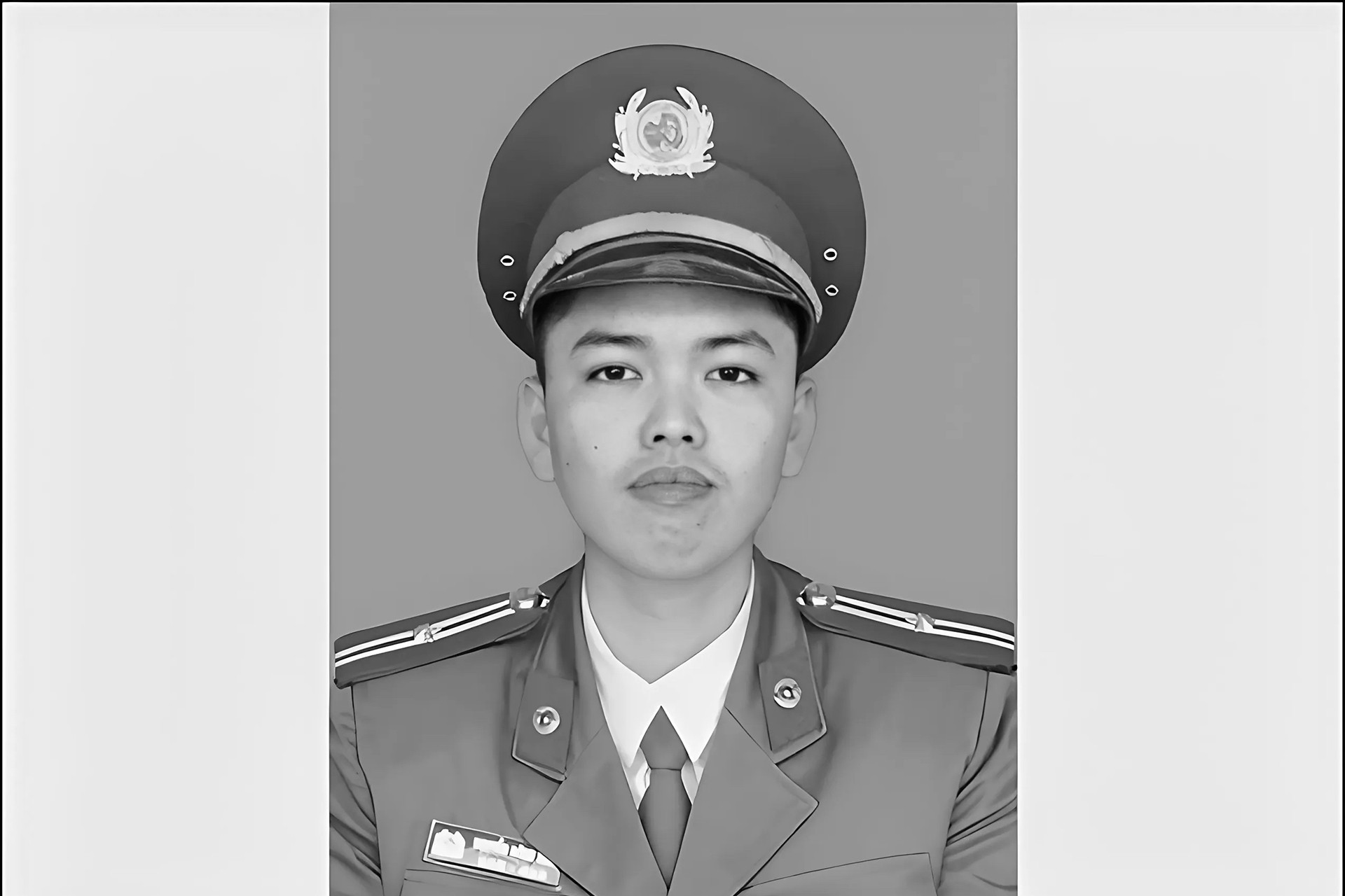 Cấp bằng 'Tổ quốc ghi công' cho Thiếu tá Nguyễn Đăng Khải