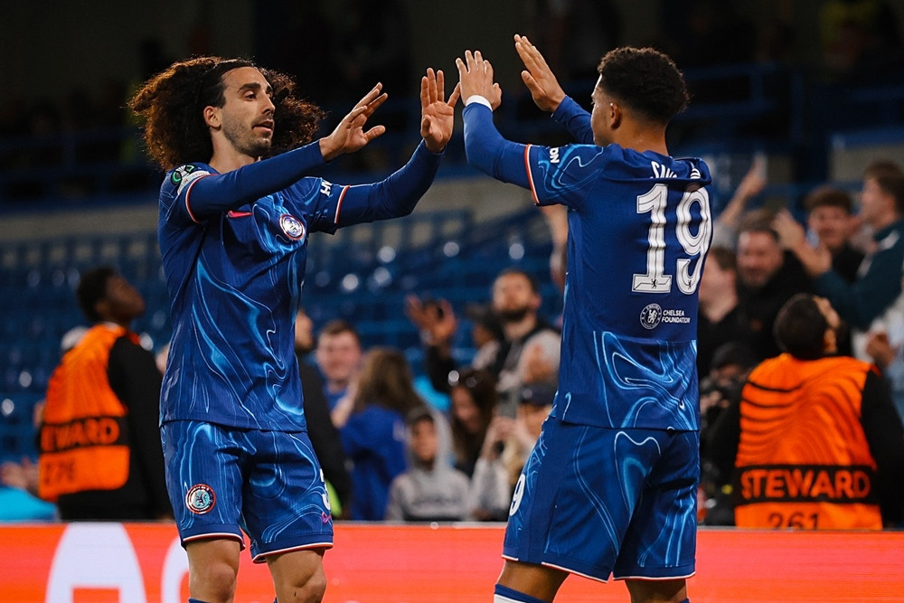 Chelsea vào bán kết Conference League dù thua trận