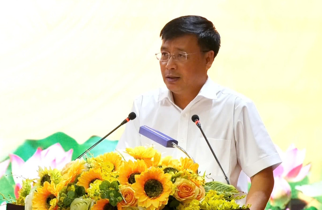 ong tien pho chu tịch huyen.jpg