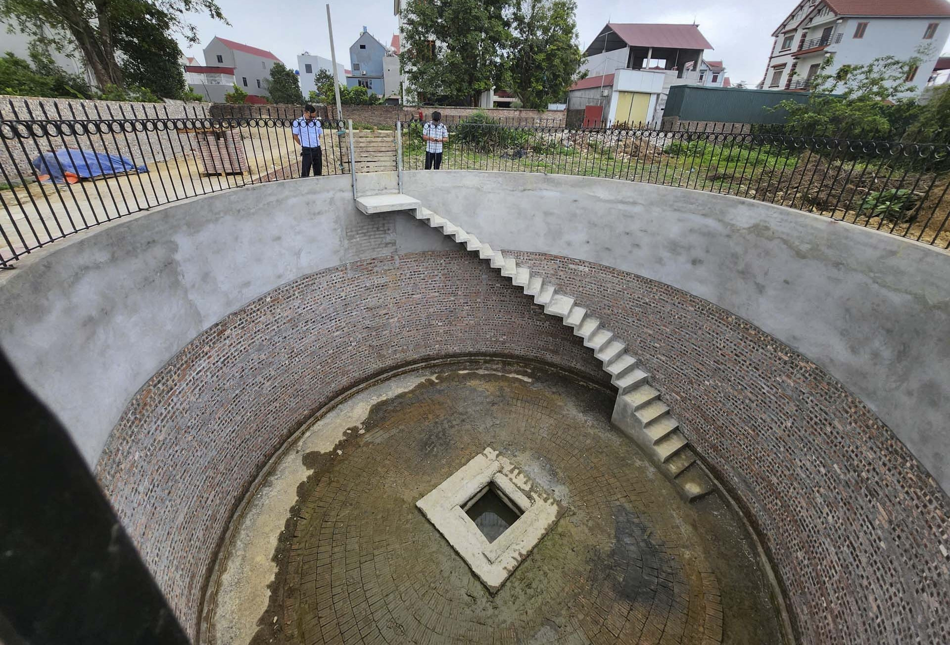 Phát hiện giếng cổ bằng gỗ hình xoắn ốc độc đáo