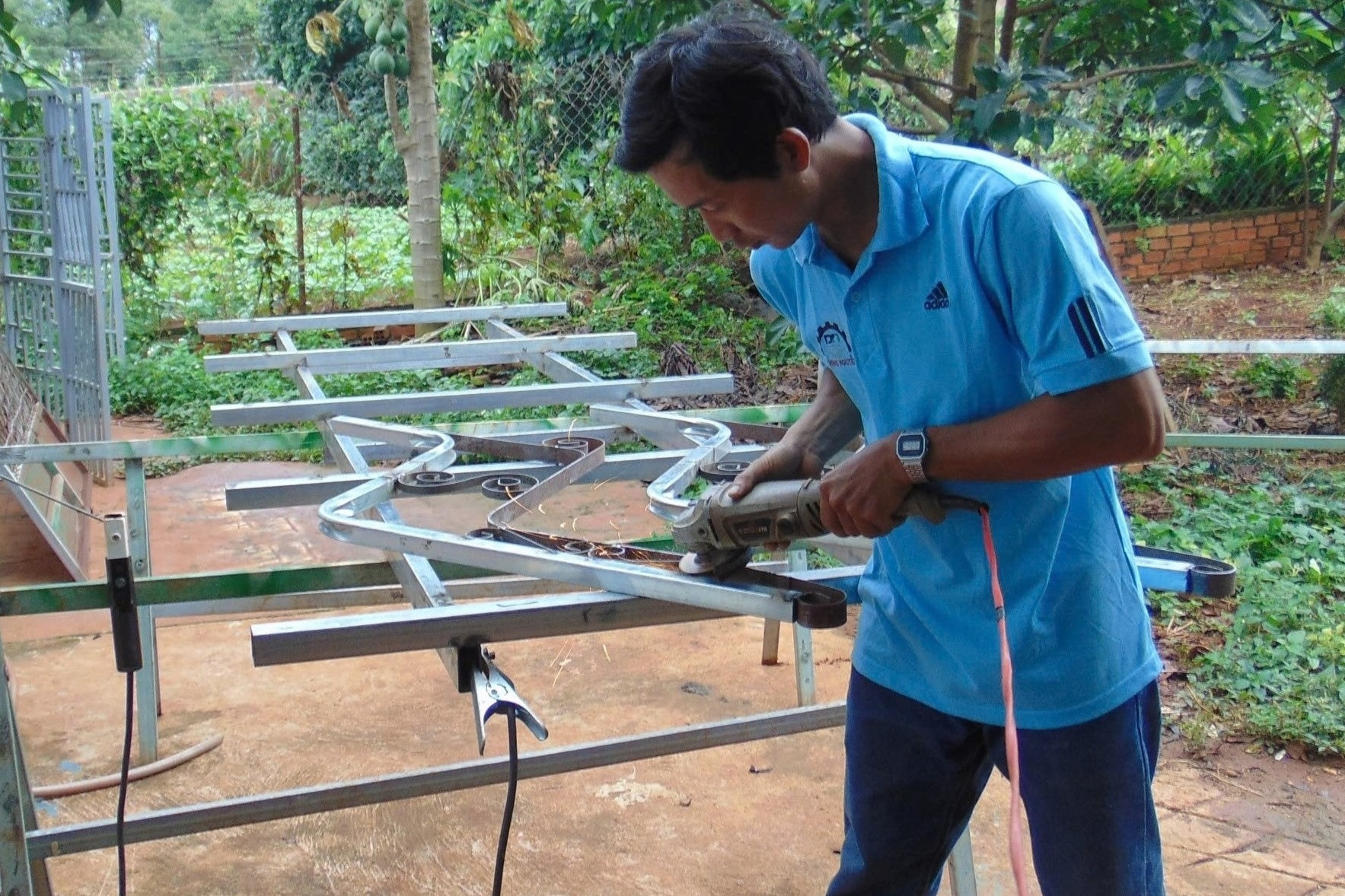 Thắng kiện 3 năm, 6 giáo viên hợp đồng vẫn mòn mỏi chờ tiền bồi thường