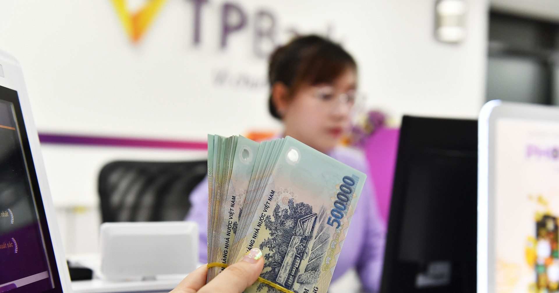 Xử phạt hành chính một ngân hàng liên quan đến trái phiếu