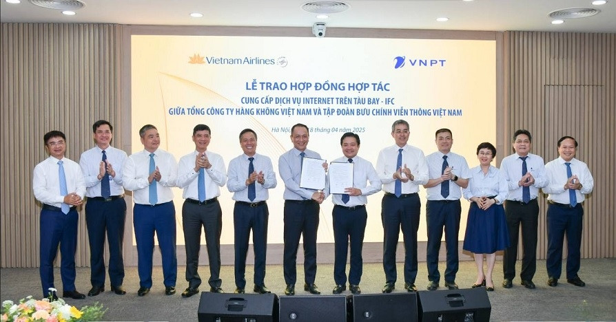Vietnam Airlines ‘bắt tay’ VNPT triển khai dịch vụ Internet trên tàu bay
