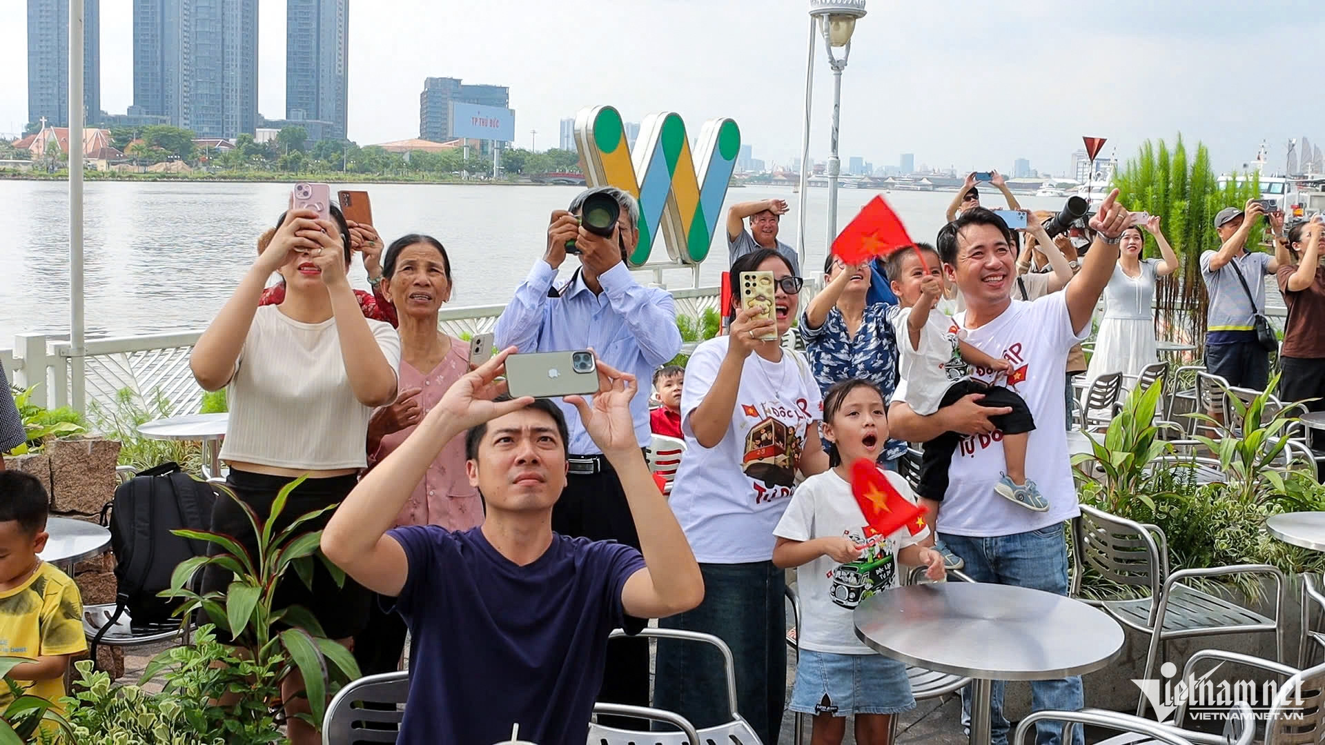 W-tphcm (1 of 3).jpg