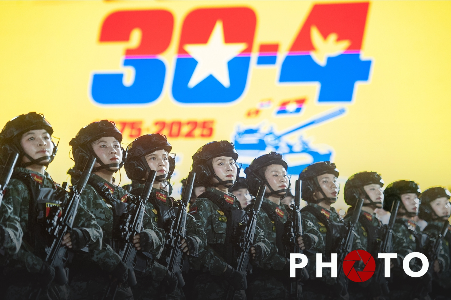 Hơn 10.000 người hợp luyện diễu binh 30/4 trước dinh Độc Lập