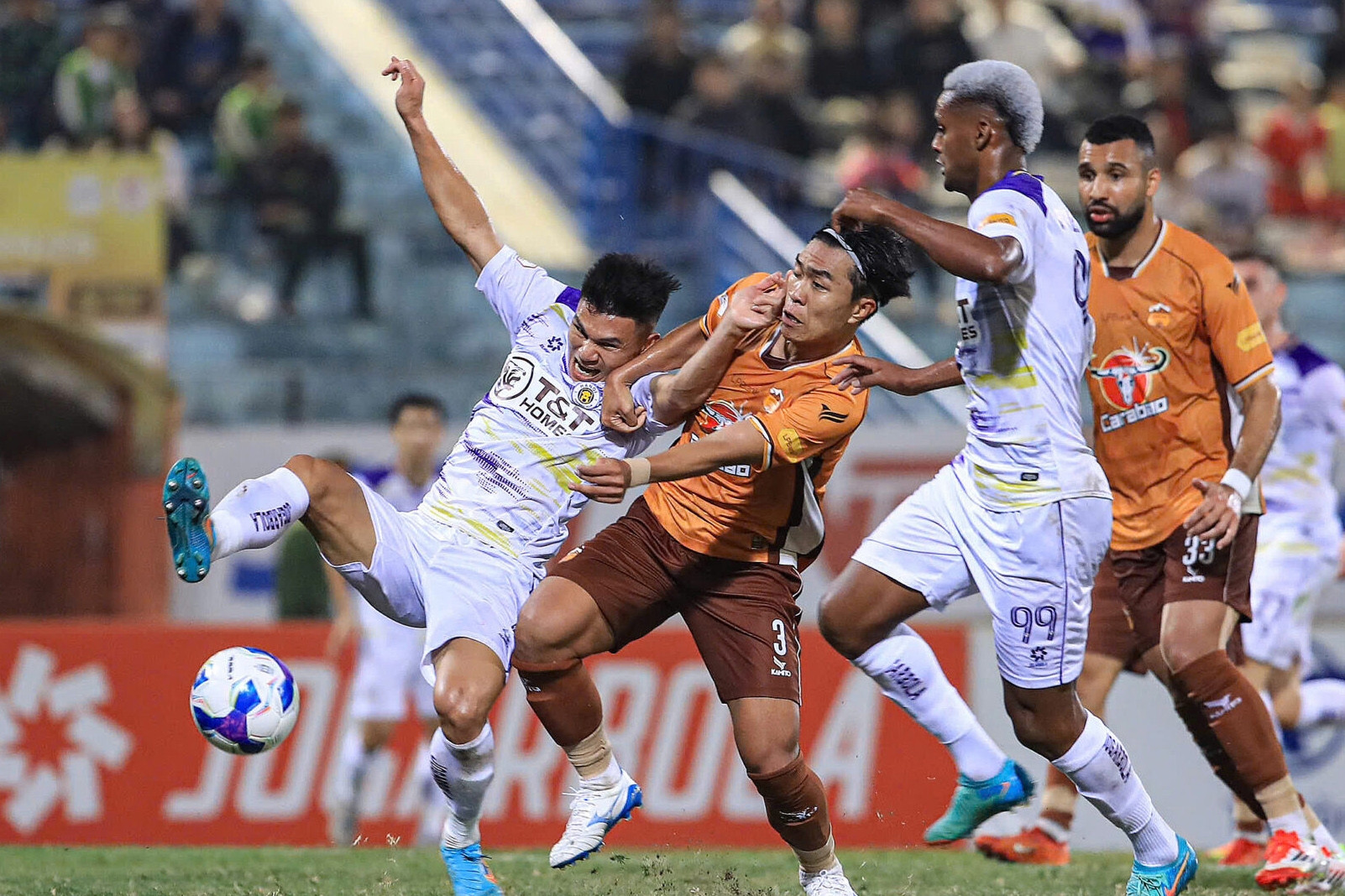 HAGL: Khi nào thôi đóng vai… người bị hại?