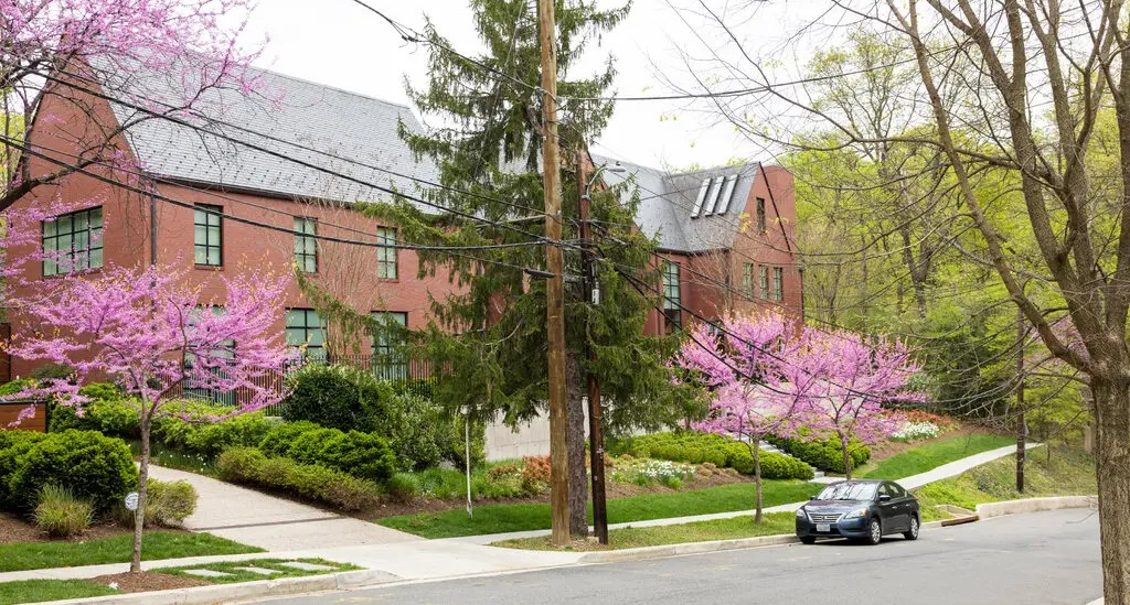 Mark Zuckerberg đến Washington mua biệt thự