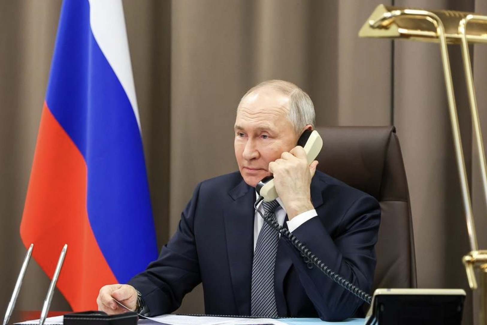 Ông Putin tuyên bố ngừng bắn với Ukraine trong 30 giờ