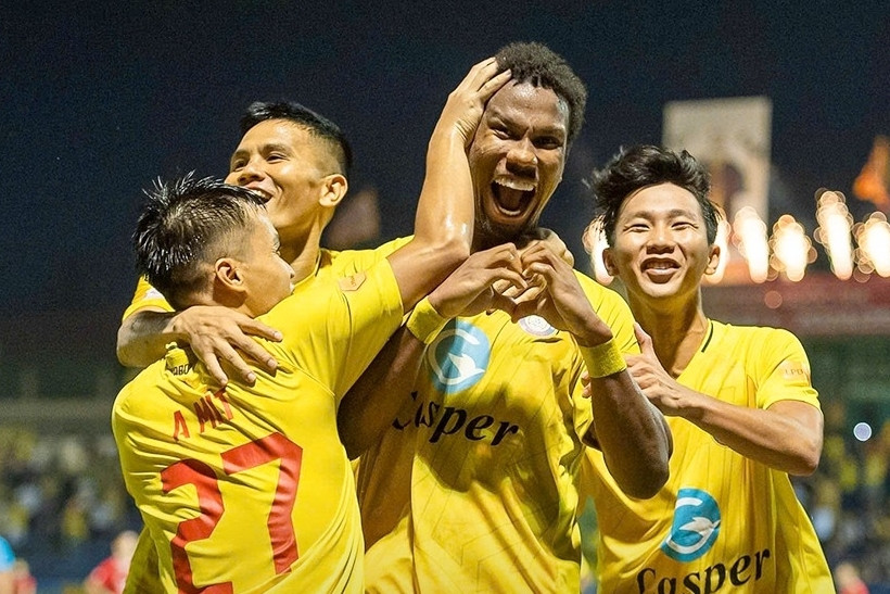 Ngược dòng hạ Thể Công Viettel, Thanh Hóa tìm lại nụ cười