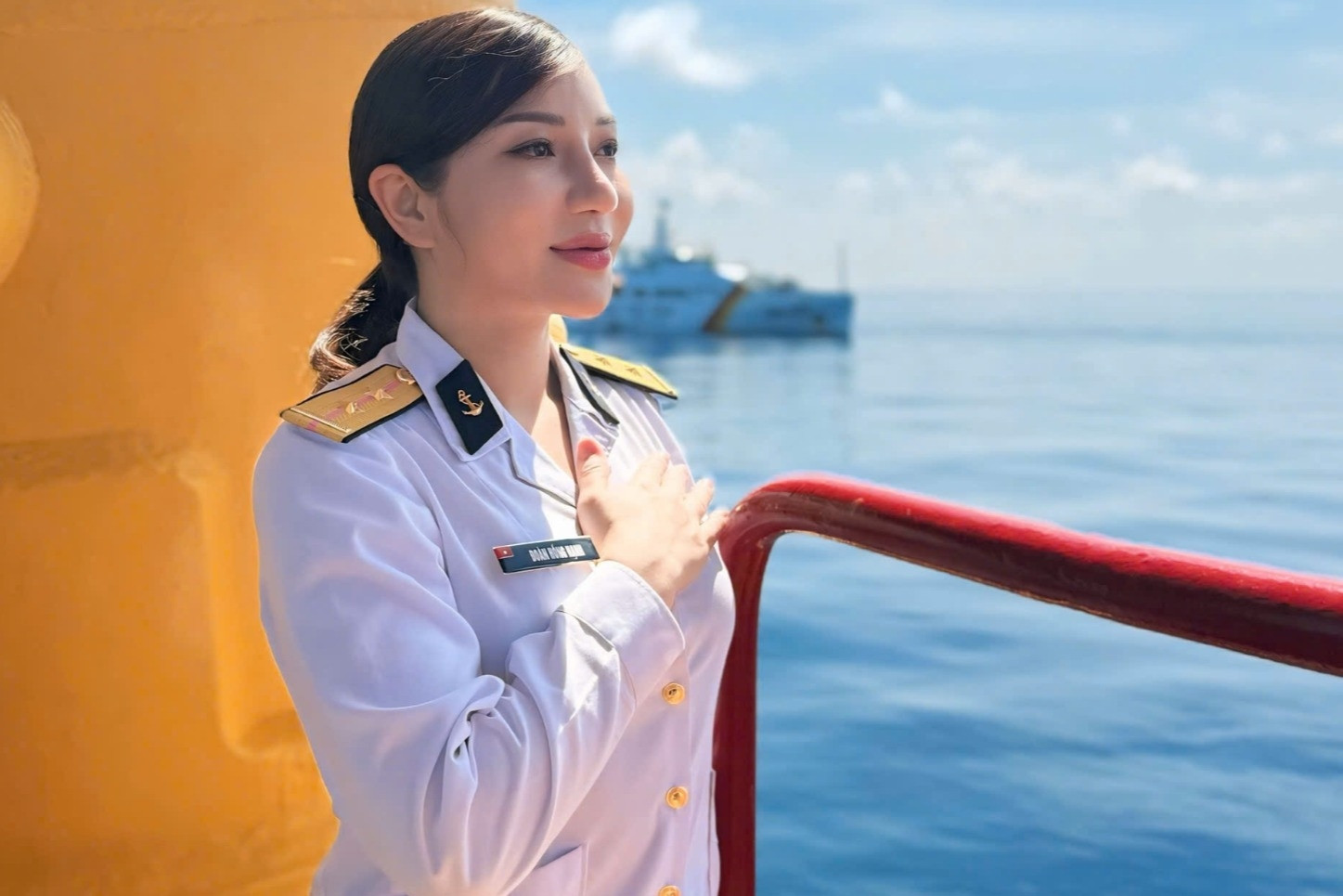 Nước mắt của Trung uý, ca sĩ Đoàn Hồng Hạnh