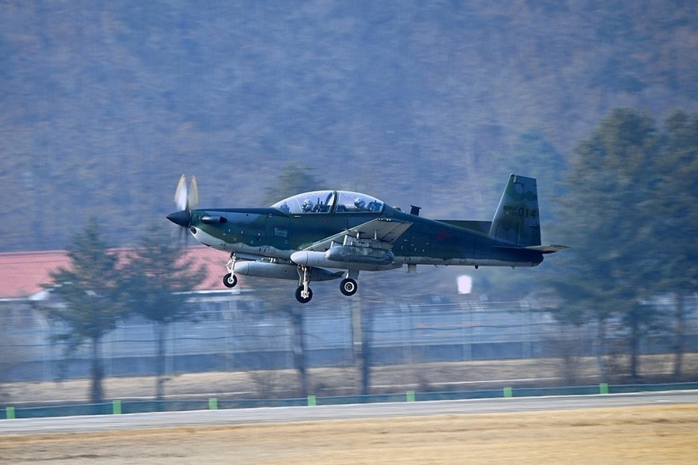 Phi cơ quân sự Hàn Quốc để rơi súng máy khi bay huấn luyện đêm