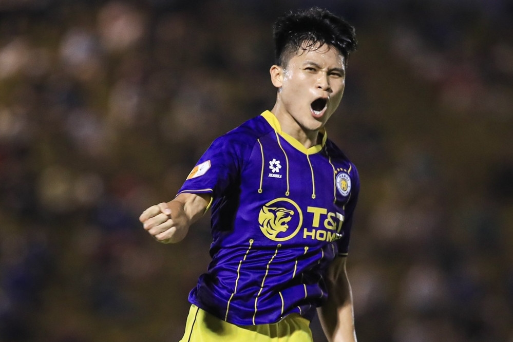 Tuấn Hải che mờ Tiến Linh, Hà Nội FC 'phả lửa' vào gáy Nam Định