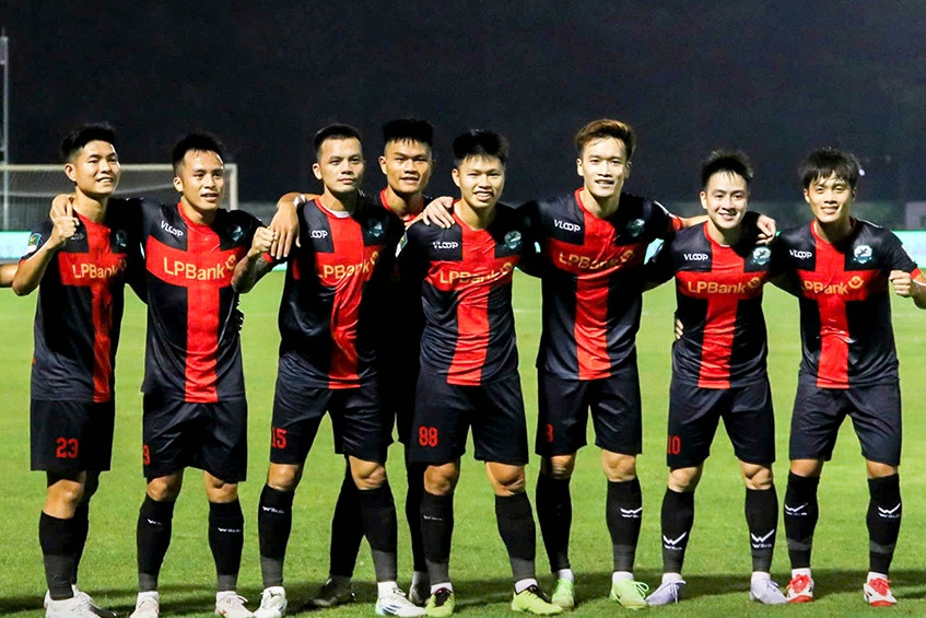 Ninh Bình thắng trận thứ 14, Hoàng Đức sắp trở lại V-League